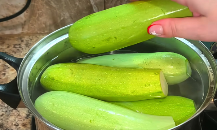 Летний хит из кабачков без жарки: секрет невероятного вкуса в идеальном маринаде