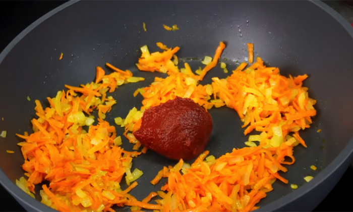 Солянка, но без мяса: добавили в знаменитый суп форель и стало вкуснее