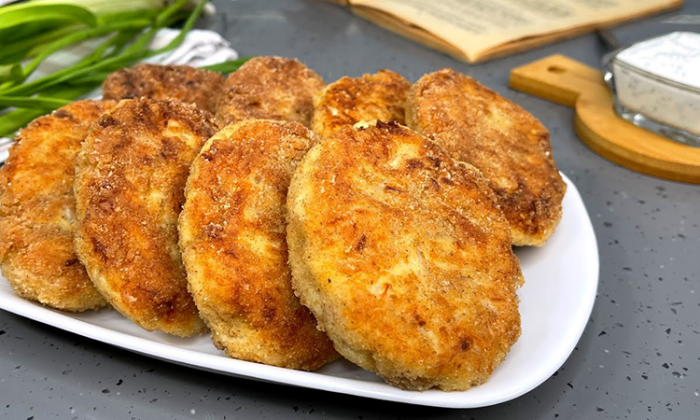 Вмешали в картошку квашеную капусту. Такие овощные котлеты идут нарасхват