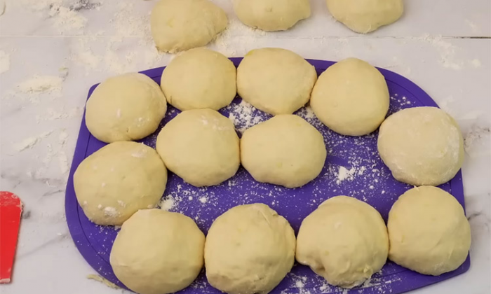 Пирожки «Ленивые», без лепки и хлопот: собираются за 5 минут сразу с начинкой, а жарятся еще быстрее