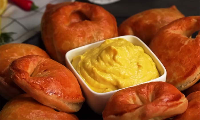 Лист слоеного теста, сыр и шапминьоны. Шикарная закуска уже через 20 минут на столе