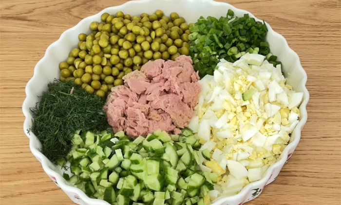 На замену надоевшему оливье. Готовим простой и вкусный салат с тунцом