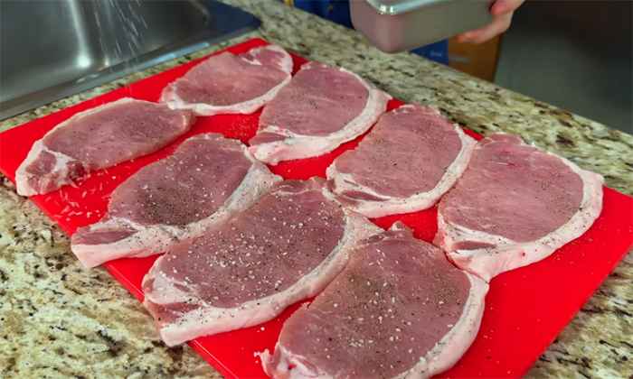 Мясо по-французски без майонеза, а соусом бешамель: сочное, вкусное, растает во рту