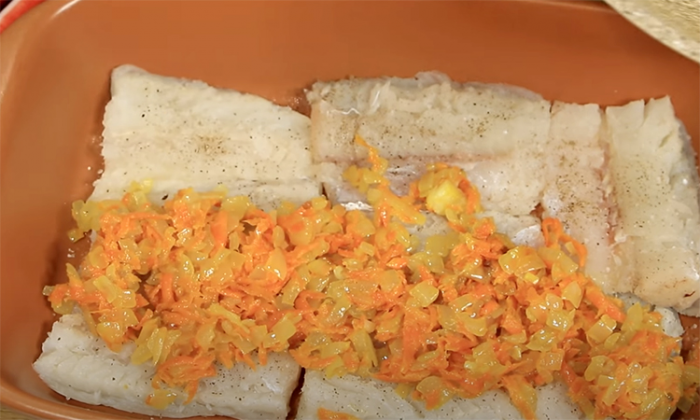 Минтай и хек запекаем под сырной шапкой. Вкус сразу приображается