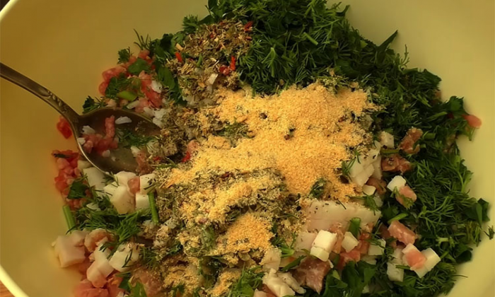 Сочная пасхальная колбаса за копейки: деревенский рецепт «пальцем пханой»