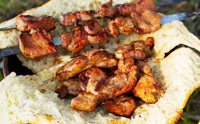 Шашлык из Кахетии с гранатовым соком: мягкое мясо и хрустящая корочка