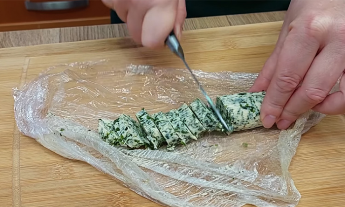 Сочный рецепт рыбных котлет совсем без запаха: вся тонкость в спрятанном внутри масле