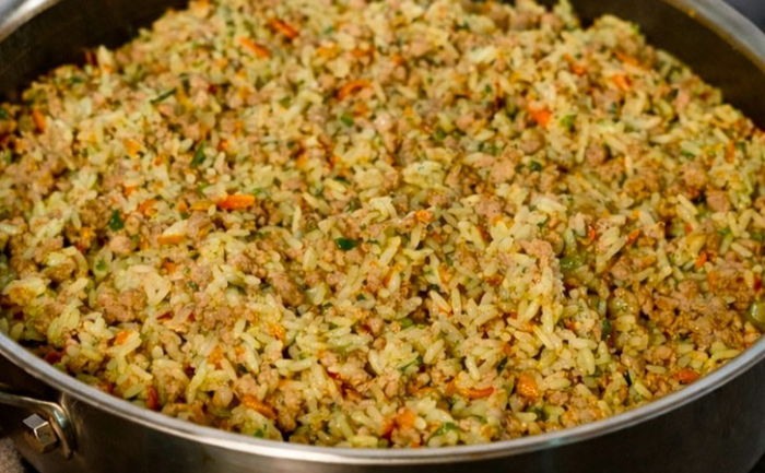 Просто фарш и рис. Почти плов, а на столе всего за 15 минут