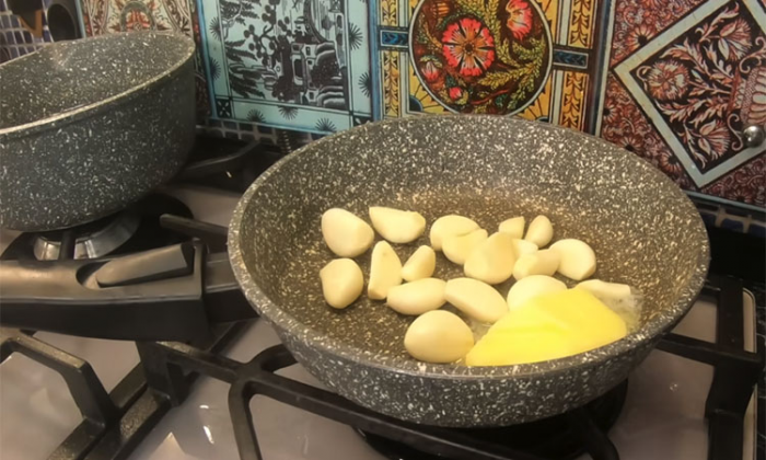 Пряный домашний паштет-намазка на замену хумусу: в основе чеснок и яблоки