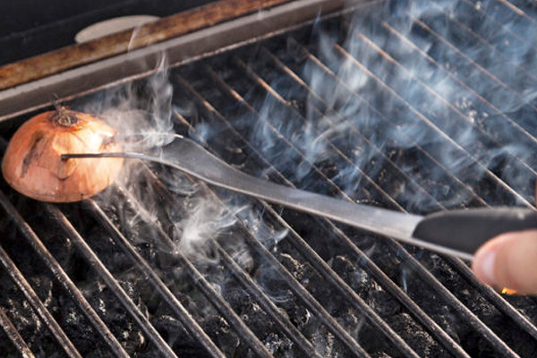 5 способов очистить гриль без щетки