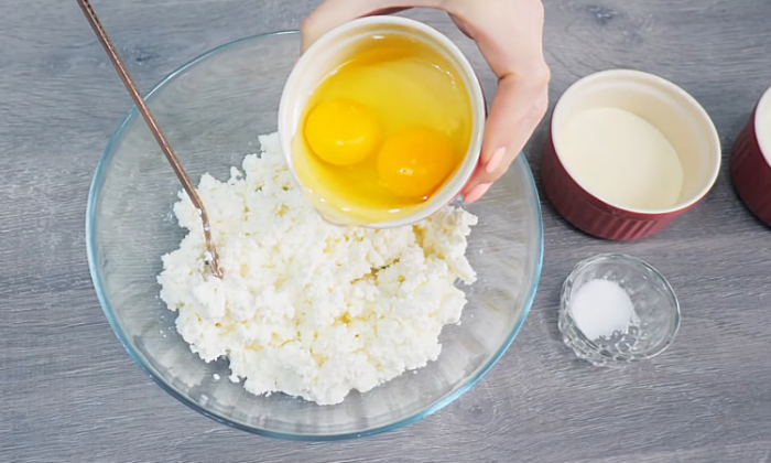 Добавляем тертую свеклу в запеканку из творога. Теперь это блюдо можно подавать н обед и ужин