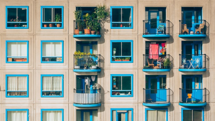Незастекленный балкон: как создать райский уголок в городских джунглях