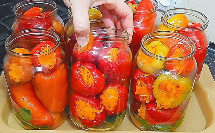 Консервированные перцы с овощной начинкой. Стоит попробовать раз и будет нарасхват