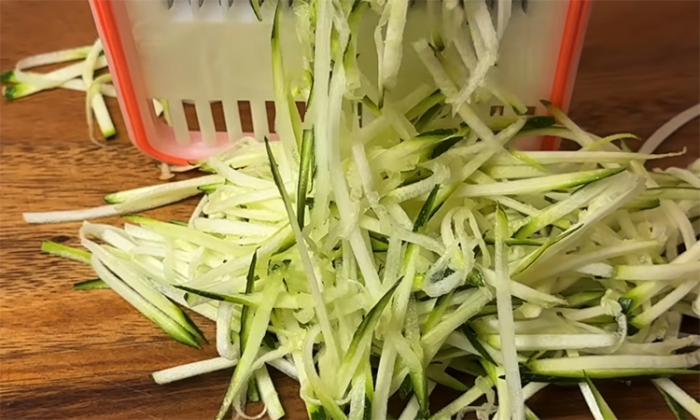 Экономная паста с кабачками, чесноком и яйцами на сковороде: быстрый рецепт вкусного ужина