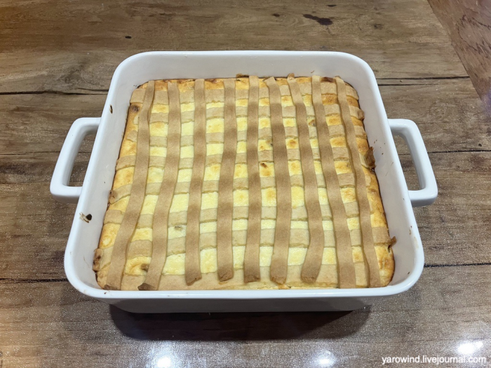Краковский сырник с изюмом и песочной решёткой