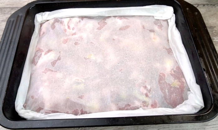 Готовим мясо в духовке в бумаге. Весь сок и вкус остаются внутри