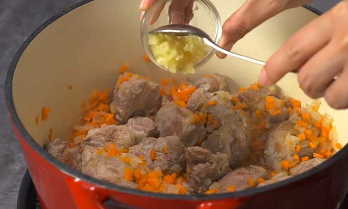 Рагу из фасоли со свининой на каждый день. Сытно и очена бюджетно