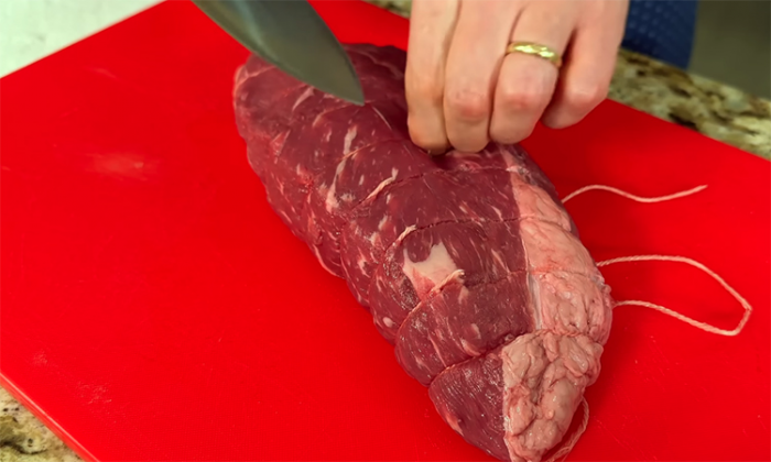 Бефстроганов: высокая кухня СССР. Простейшие продукты, но мясо мягче масла