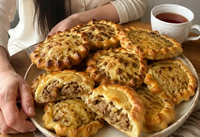 Кулинария>Перепечи с мясом и капустой !