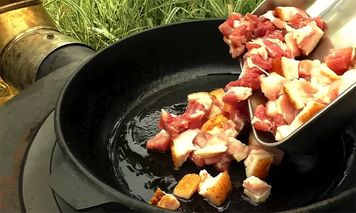 Как приготовить намазку из лука с салом с прослойкой мяса: гениальный рецепт