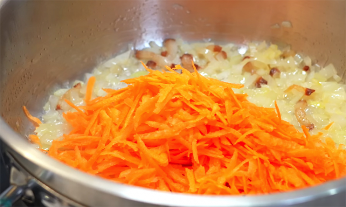 Каша пшеничная «Варшавская» и с мясом, и с овощами. Плов рядом с ней покажется безвкусным