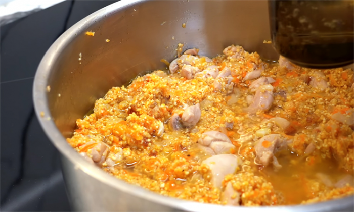 Каша пшеничная «Варшавская» и с мясом, и с овощами. Плов рядом с ней покажется безвкусным