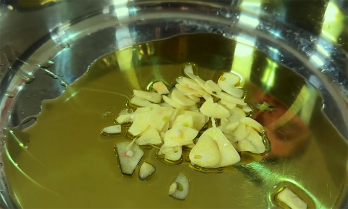 Кулинарный шедевр из макарон: просто добавьте сливочный соус и овощи