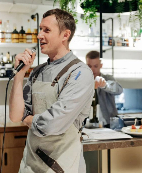 Люблю быть наедине с пищей: Антоний Богданов заполнил анкету шеф-повара