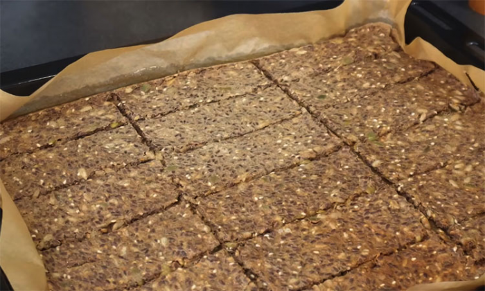 Хлебцы хрустящие, постные. Сделать проще простого, не надоедают неделями