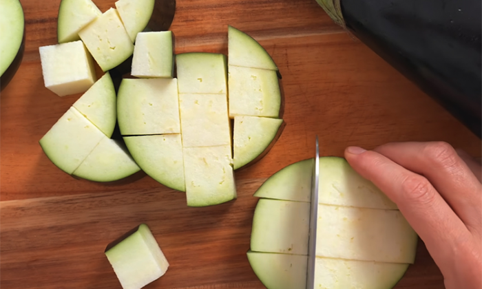 Потрясающий рецепт из баклажанов. Получатся как грибы на вкус, в сметанном соусе