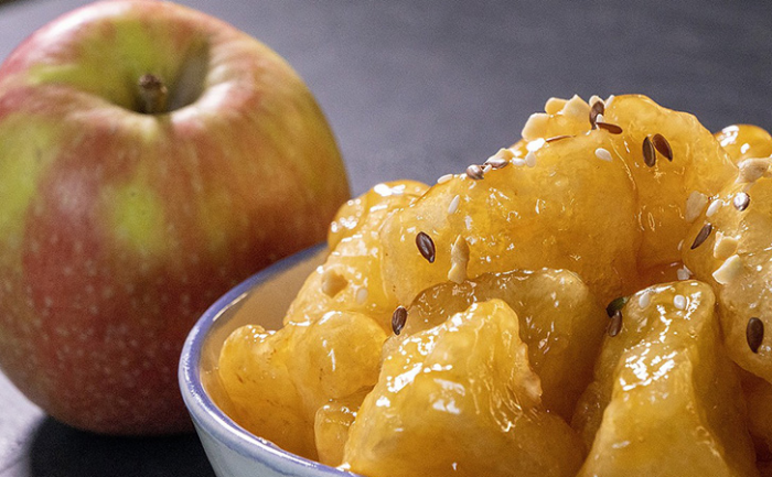 Просто обжарьте яблоки и получите лучший десерт. Никаких других ингредиентов не нужно