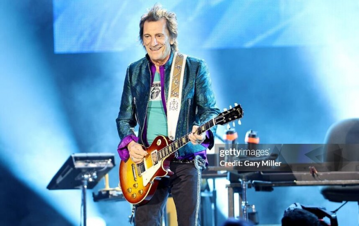 Гитариста The Rolling Stones Ронни Вуда заставили перекрасить входную дверь его особняка