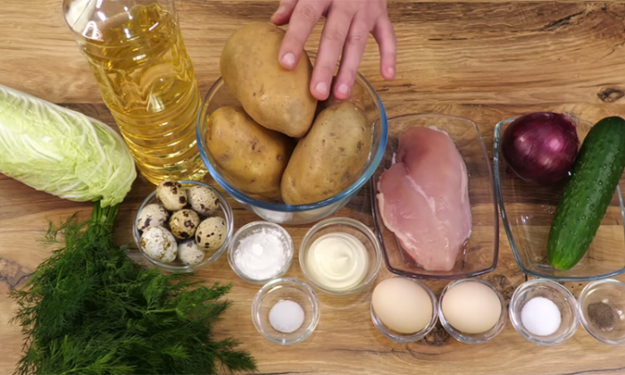 Праздничный салат «Гнездо Глухаря» с порционной подачей: гениальная находка на новогодний стол