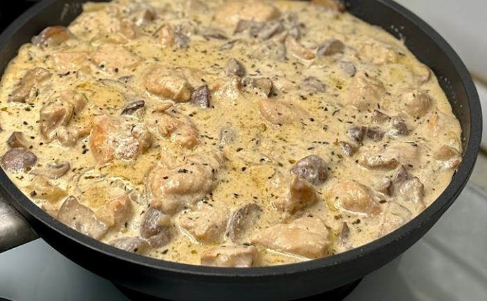 Дежурная грибная подлива к любому мясу и курице: делать просто, а все сразу становится вкуснее