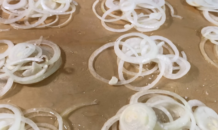 Мясо по-французски без майонеза, а соусом бешамель: сочное, вкусное, растает во рту