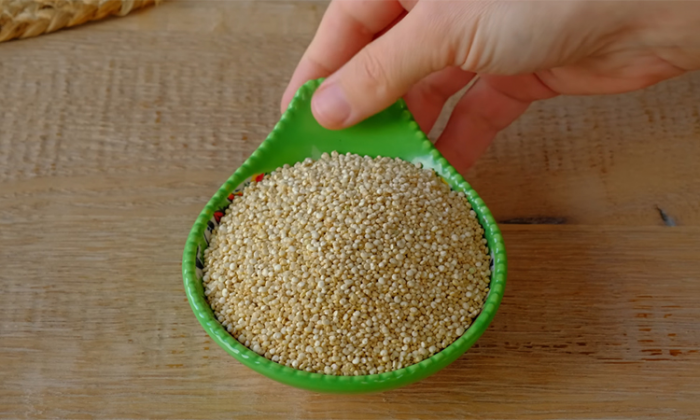 Просто добавьте киноа в воду: особенные блинчики нежнее обычных