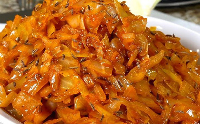 Тушим капусту с ребрышками: полноценное блюдо на несколько дней