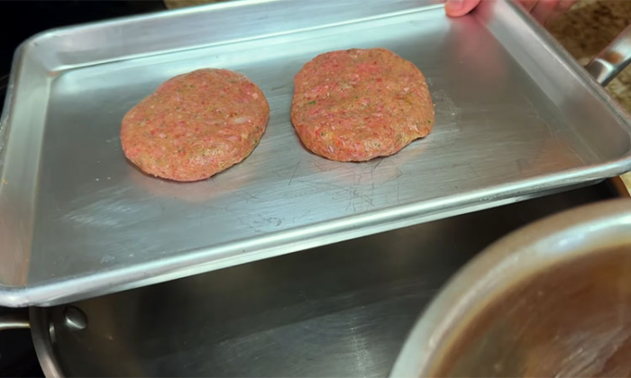 Сочные бутерброды из горсти фарша: по вкусу почти бургер, а готовить проще