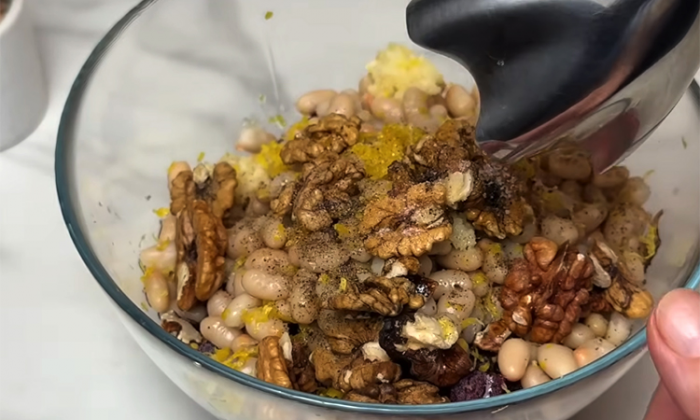 Сметут за минуту: взяли свеклу и банку фасоли и за 5 минут делаем закуску из простых продуктов