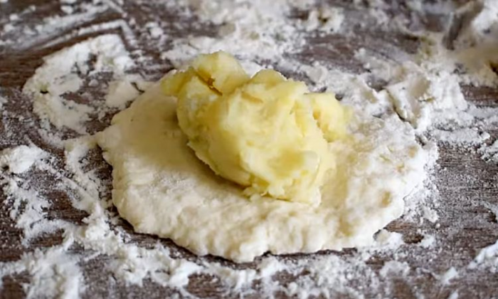 Пирожки с картошкой готовим по рецепту с рынка. За 10 минут уже на столе