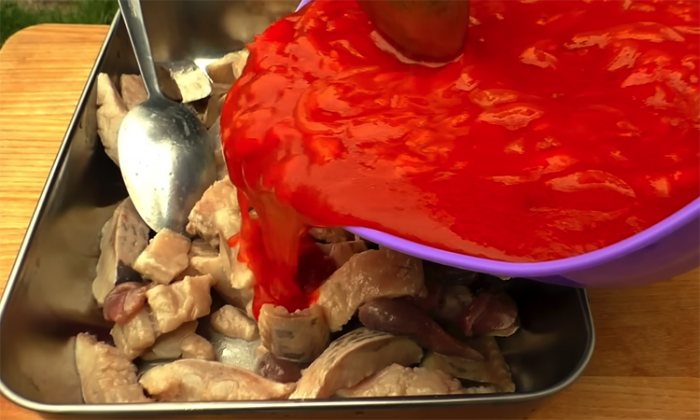 Маринуем сельдь вместо засолки: ставим на томатном соусе, как никто раньше не пробовал