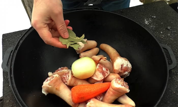 Взяли самое дешевое мясо и превратили в шедевр: закуска-деликатес за копейки