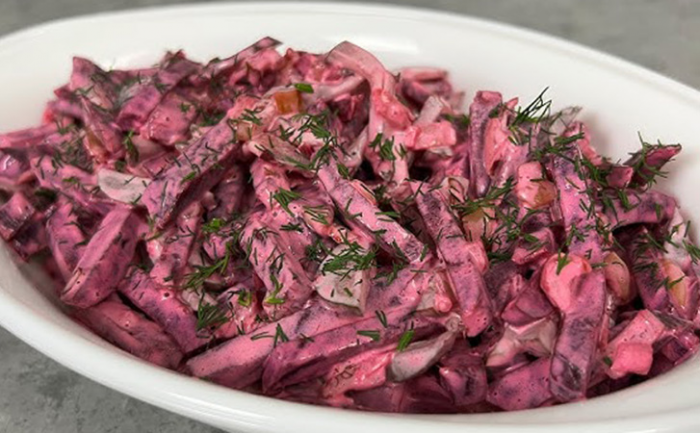 Салат-пятиминутка из обычной свеклы, но по-грузински: в отличие от привычных, без майонеза