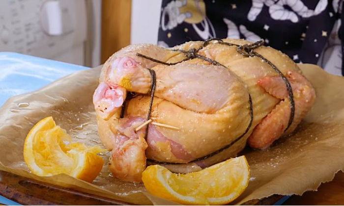 Рецепт целой курицы без костей. Лучшее горячее на Рождество