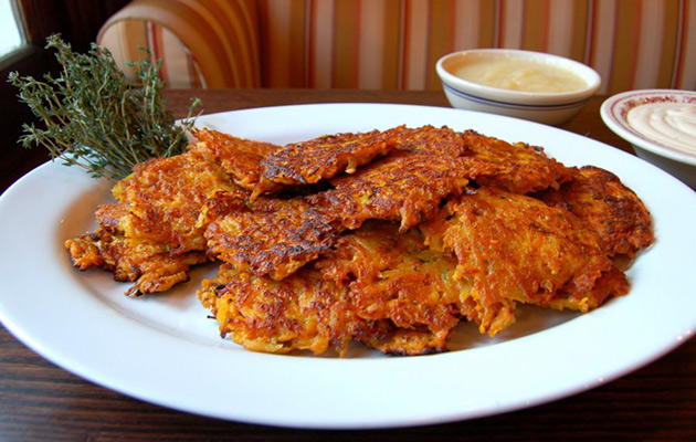 Картофельные оладьи: 4 потрясающих рецепта