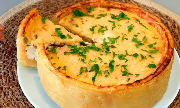 Особенный пирог без грамма муки и совсем без теста. Вместо взяли картофель, в начинке почти рагу