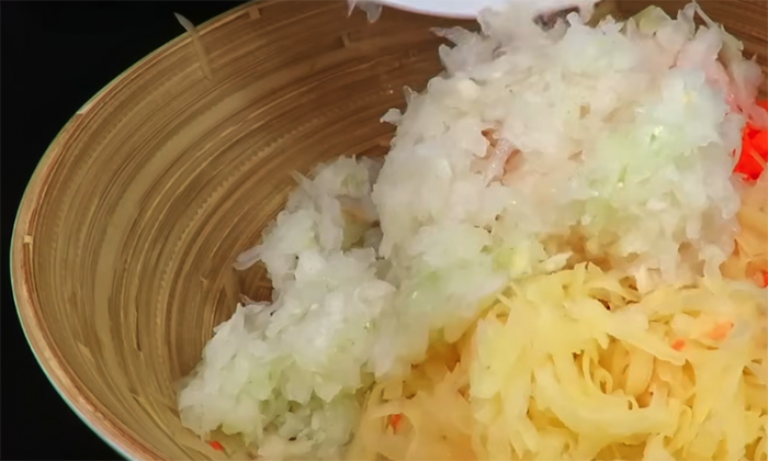 Эти котлеты получаются всегда сочными. Хитрость кроется в рецепте фарша