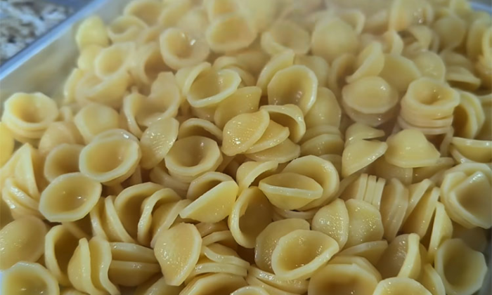 Кулинарный шедевр из макарон: просто добавьте сливочный соус и овощи