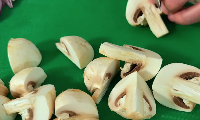 Как жарить шампиньоны, чтобы они были точно румяными и не водянистыми