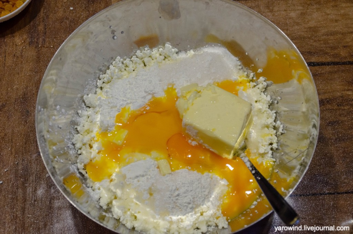 Краковский сырник с изюмом и песочной решёткой